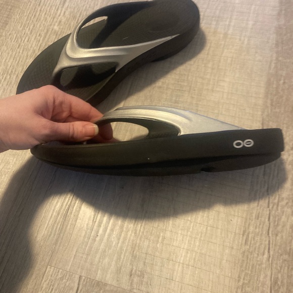 Oofos Recovery Footwear - Picture 2 of 5